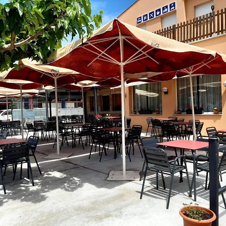 Hostal Mas Ferrer Cornellá de Terri Exterior photo