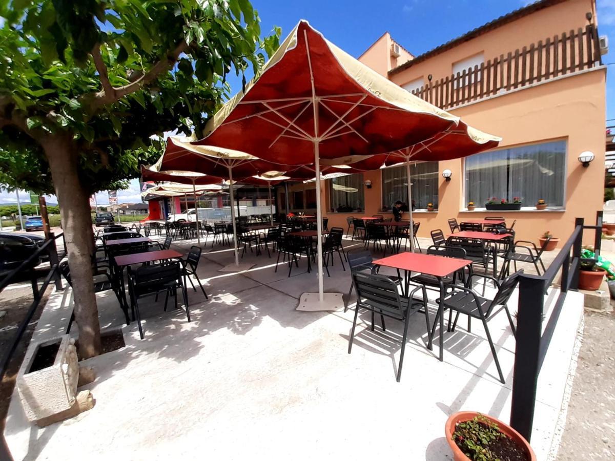 Hostal Mas Ferrer Cornellá de Terri Exterior photo
