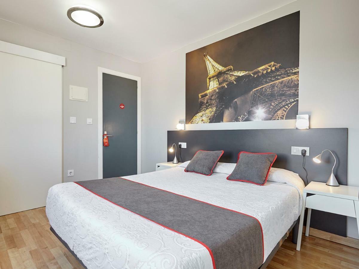 Hostal Mas Ferrer Cornellá de Terri Exterior photo