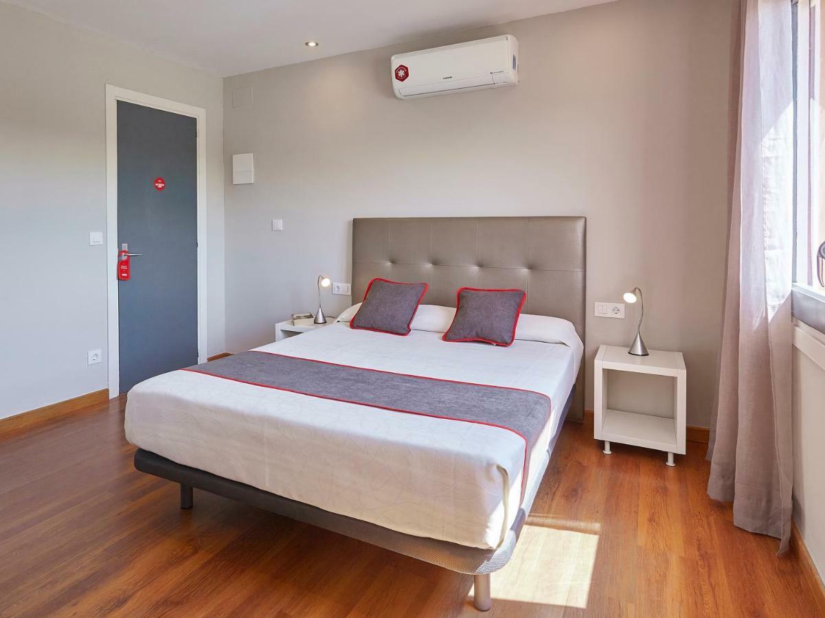 Hostal Mas Ferrer Cornellá de Terri Exterior photo