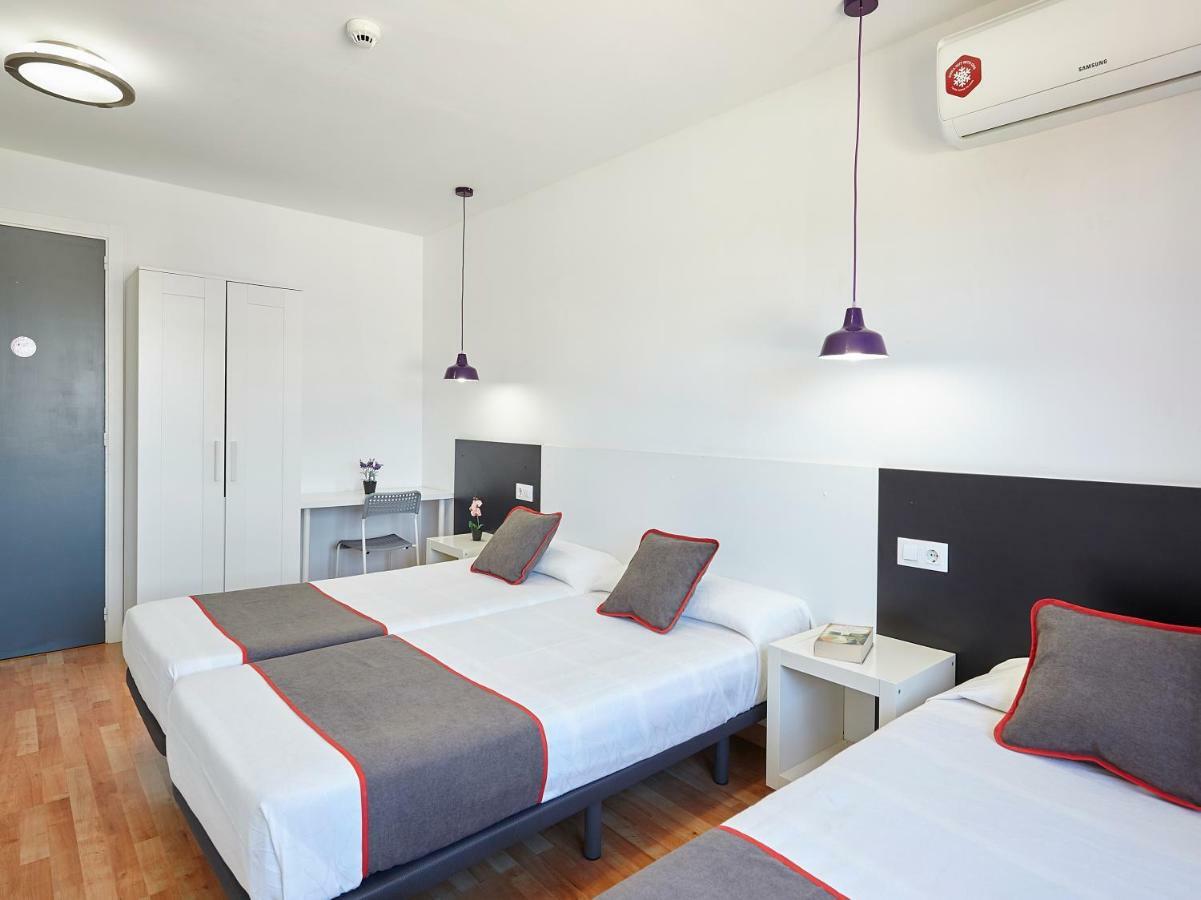 Hostal Mas Ferrer Cornellá de Terri Exterior photo