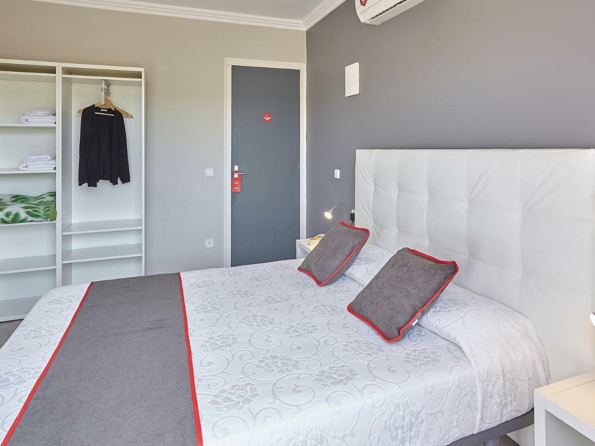 Hostal Mas Ferrer Cornellá de Terri Exterior photo