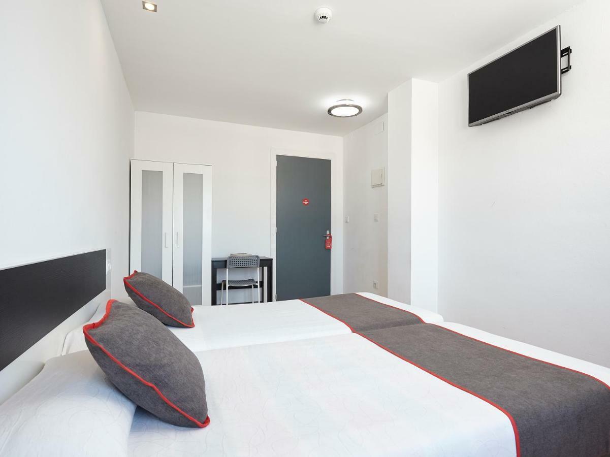 Hostal Mas Ferrer Cornellá de Terri Exterior photo