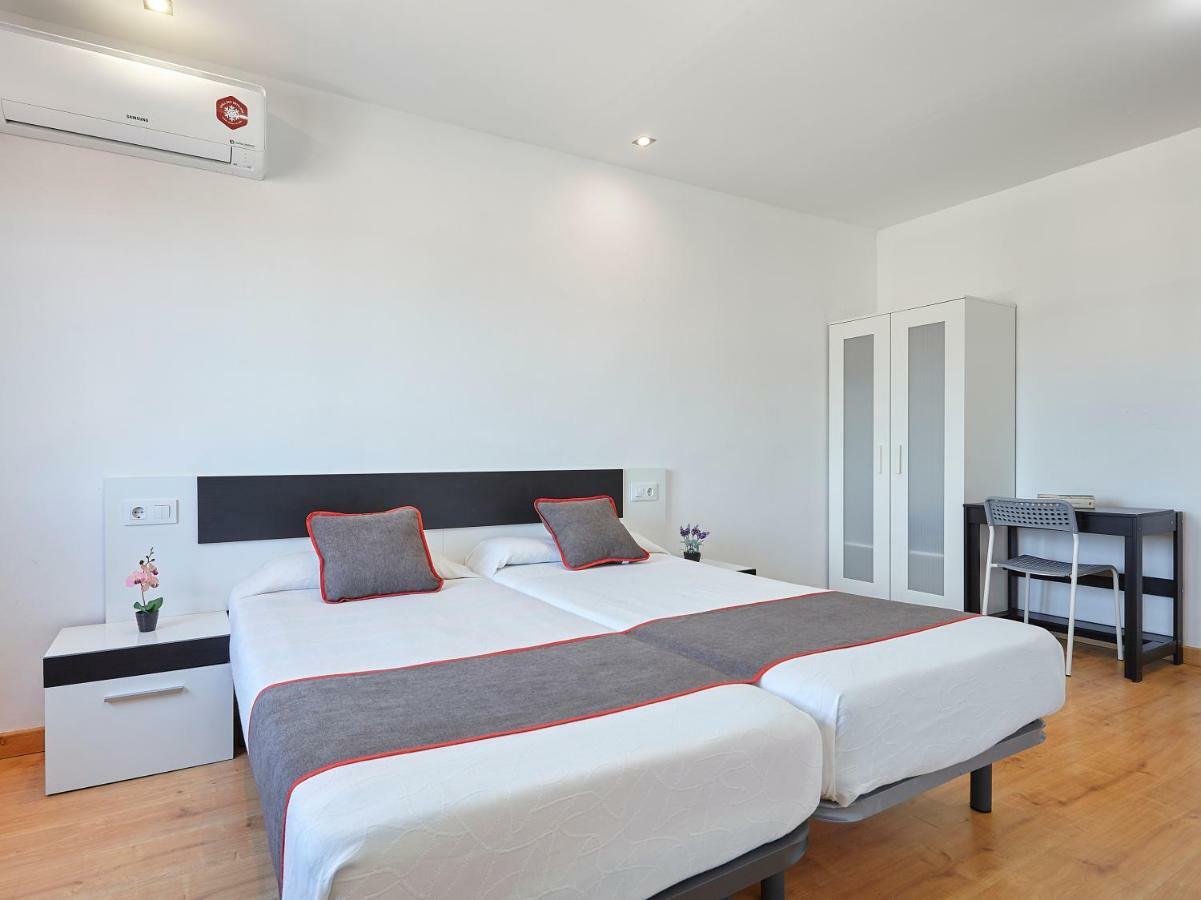 Hostal Mas Ferrer Cornellá de Terri Exterior photo