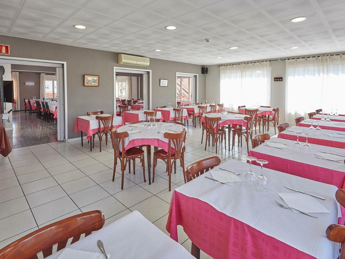 Hostal Mas Ferrer Cornellá de Terri Exterior photo