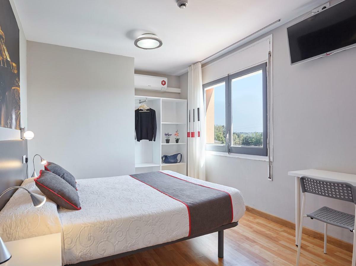 Hostal Mas Ferrer Cornellá de Terri Exterior photo