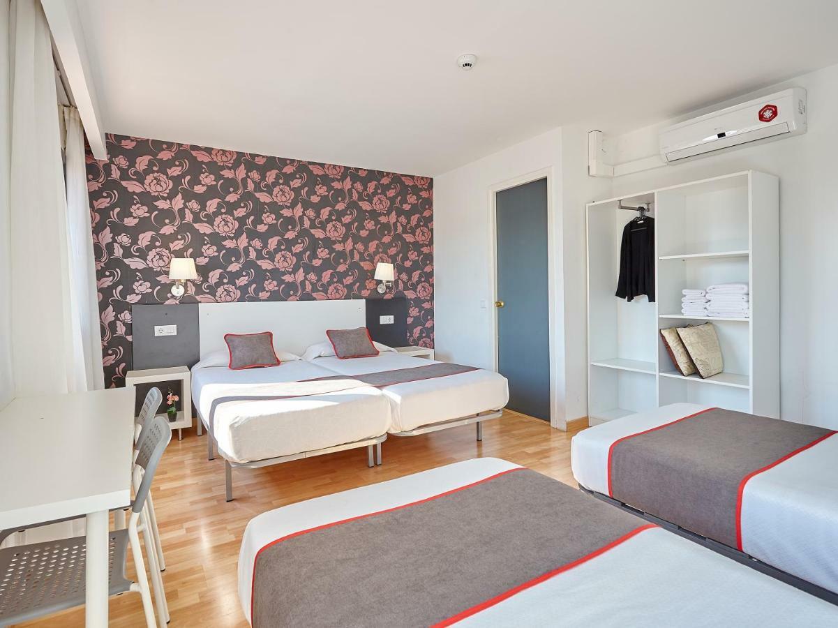 Hostal Mas Ferrer Cornellá de Terri Exterior photo