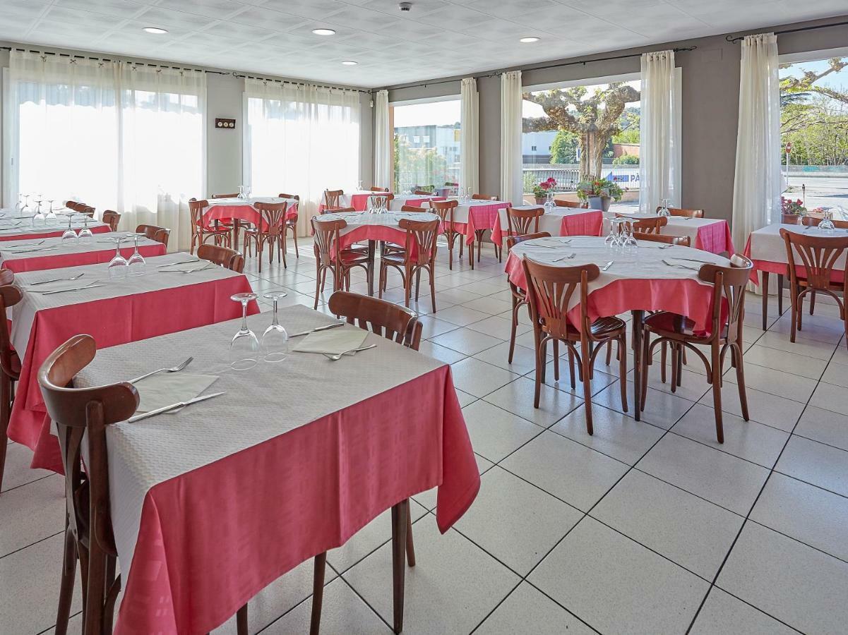 Hostal Mas Ferrer Cornellá de Terri Exterior photo