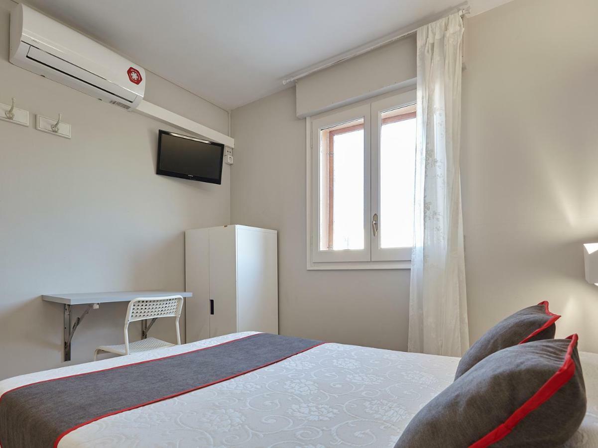 Hostal Mas Ferrer Cornellá de Terri Exterior photo