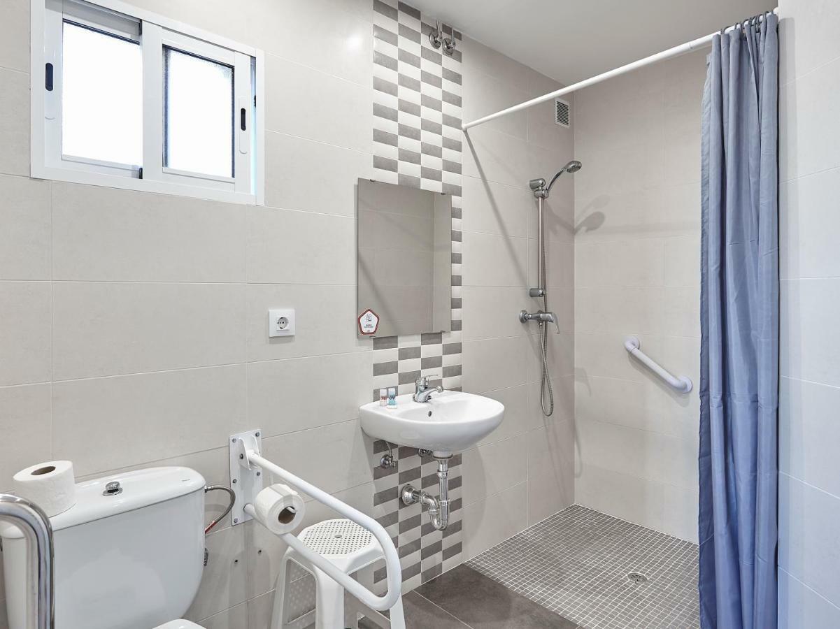 Hostal Mas Ferrer Cornellá de Terri Exterior photo
