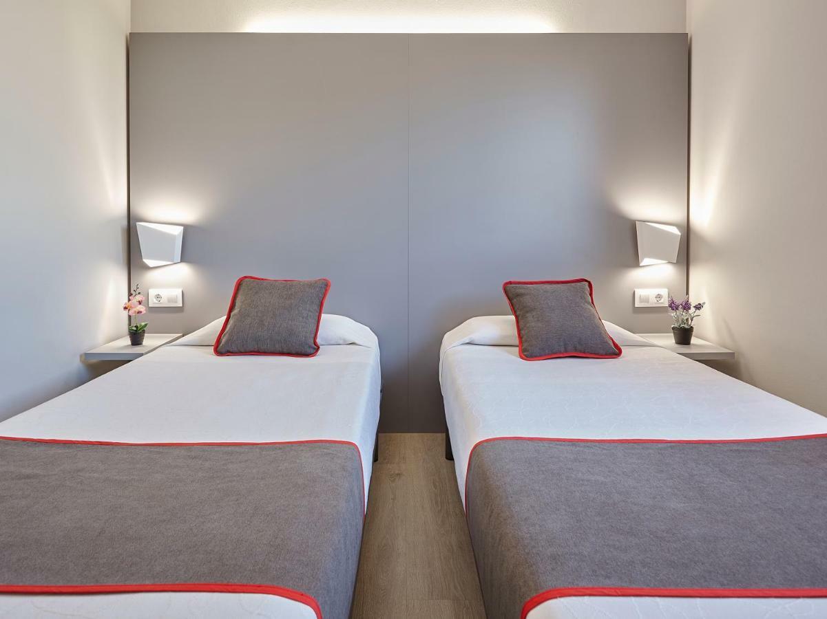 Hostal Mas Ferrer Cornellá de Terri Exterior photo