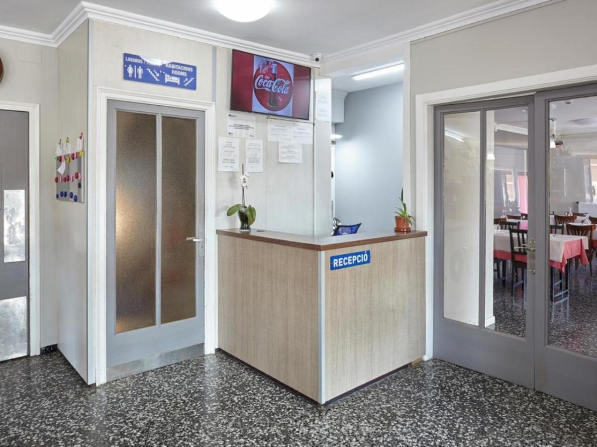 Hostal Mas Ferrer Cornellá de Terri Exterior photo
